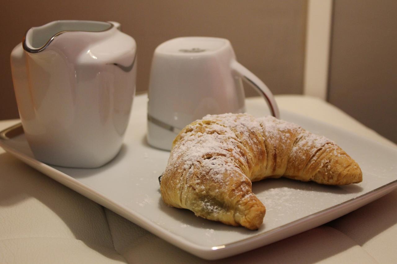 Al 68 Di Piazza Cavour Couette-café Naples